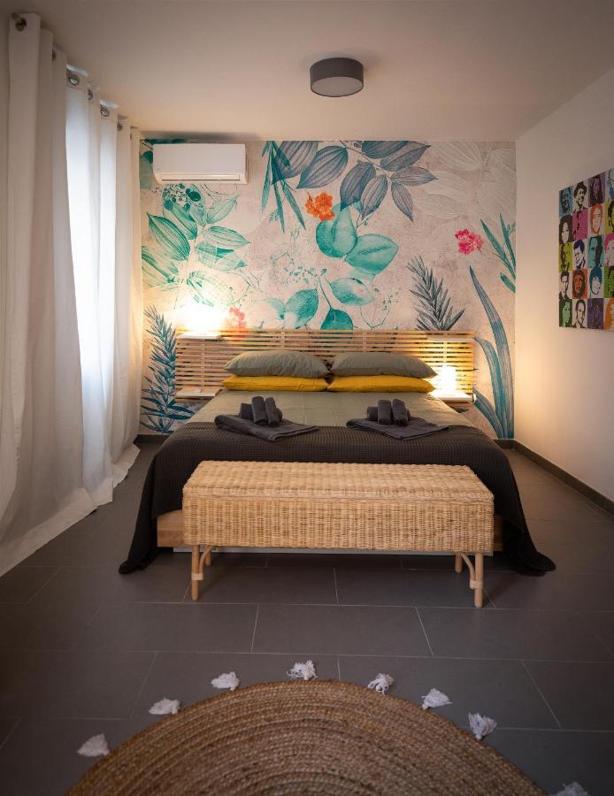 Via Calefati Land Apartment Bari Exterior photo