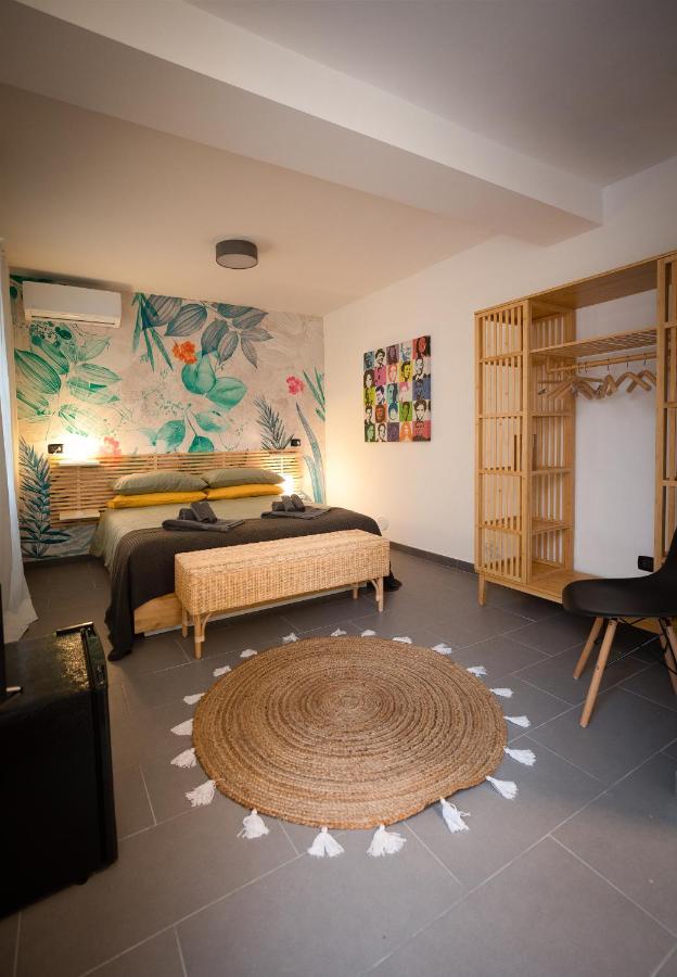 Via Calefati Land Apartment Bari Exterior photo